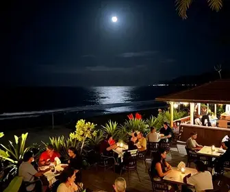 Café de La Musique: O Ponto Alto da Vida Noturna em Guarapari